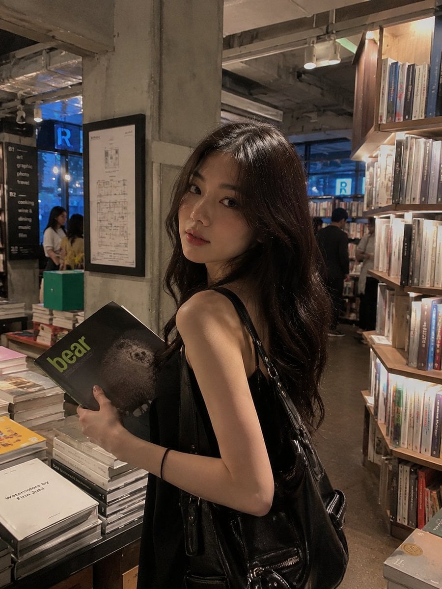 Ultra-realistic candid lifestyle photograph of a stunning young woman inside a s